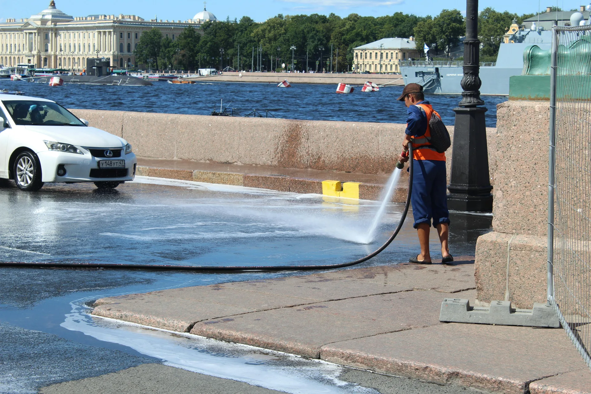 Hamilton high-rise commercial building wash in progress